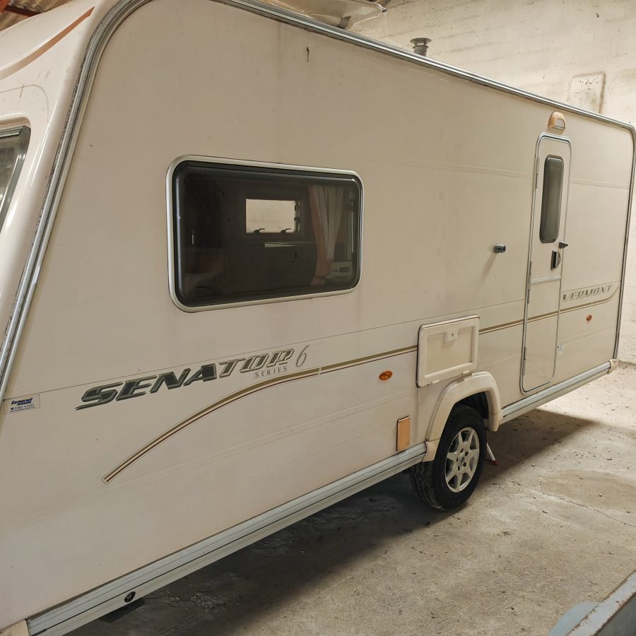 C1 Bailey Caravane avec auvent — 2009, 6,51 m, 2 places, PTAC 1 392 kg occasion – Image 1