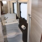 Adria 462 PU Caravane 4 places — lit fixe français, Déménageur batterie 2023, chaudière eau chaude, 2015 occasion – Image 4