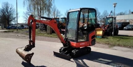 Kubota KX015-4 Mini pelle 1,5 tonne — moteur Kubota D782-BH 9,6 kW, 3 godets, attache rapide, révisée, 2015 occasion