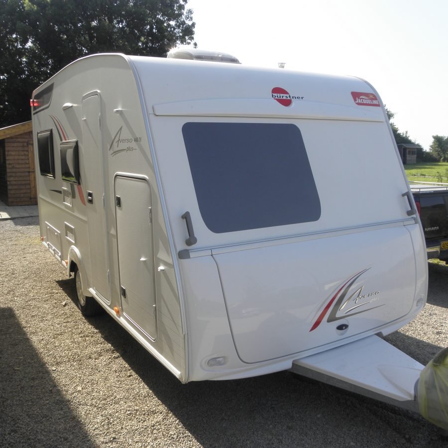 II1 Bürstner Averso Plus 440 TK Caravane 6 couchages — réfrigérateur 140 L, chariot télécommandé, PTAC 1200 kg, occasion – Image 1