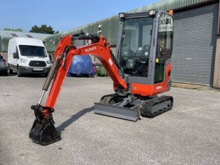 Kubota KX016-4 Mini pelle 1,6 tonne — cabine fermée climatisation chauffage, flèche déportée, attache rapide, BRH, 2013 occasion