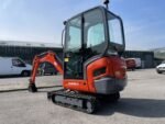 Kubota KX016-4 Mini pelle 1,6 tonne — cabine fermée climatisation chauffage, flèche déportée, attache rapide, BRH, 2013 occasion – Image 4