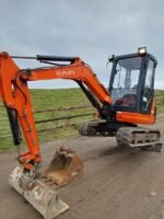Kubota KX71-3 Mini pelle 2,5 tonnes — cabine climatisation chauffage, 3 godets, attache rapide, chenilles 95%, révisée, occasion – Image 6