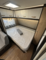 Dethleffs Beduin Caravane avec auvent — 2022, 7,68 m, 5 couchages, PTAC 2 000 kg occasion – Image 7