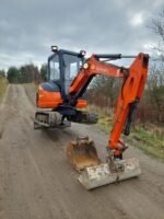 Kubota KX71-3 Mini pelle 2,5 tonnes — cabine climatisation chauffage, 3 godets, attache rapide, chenilles 95%, révisée, occasion – Image 7