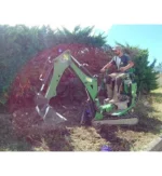 La Libellule Mini-pelle — Essence 9,5 CV, 425 kg, bras déportable, 9 accessoires inclus neuf – Image 2