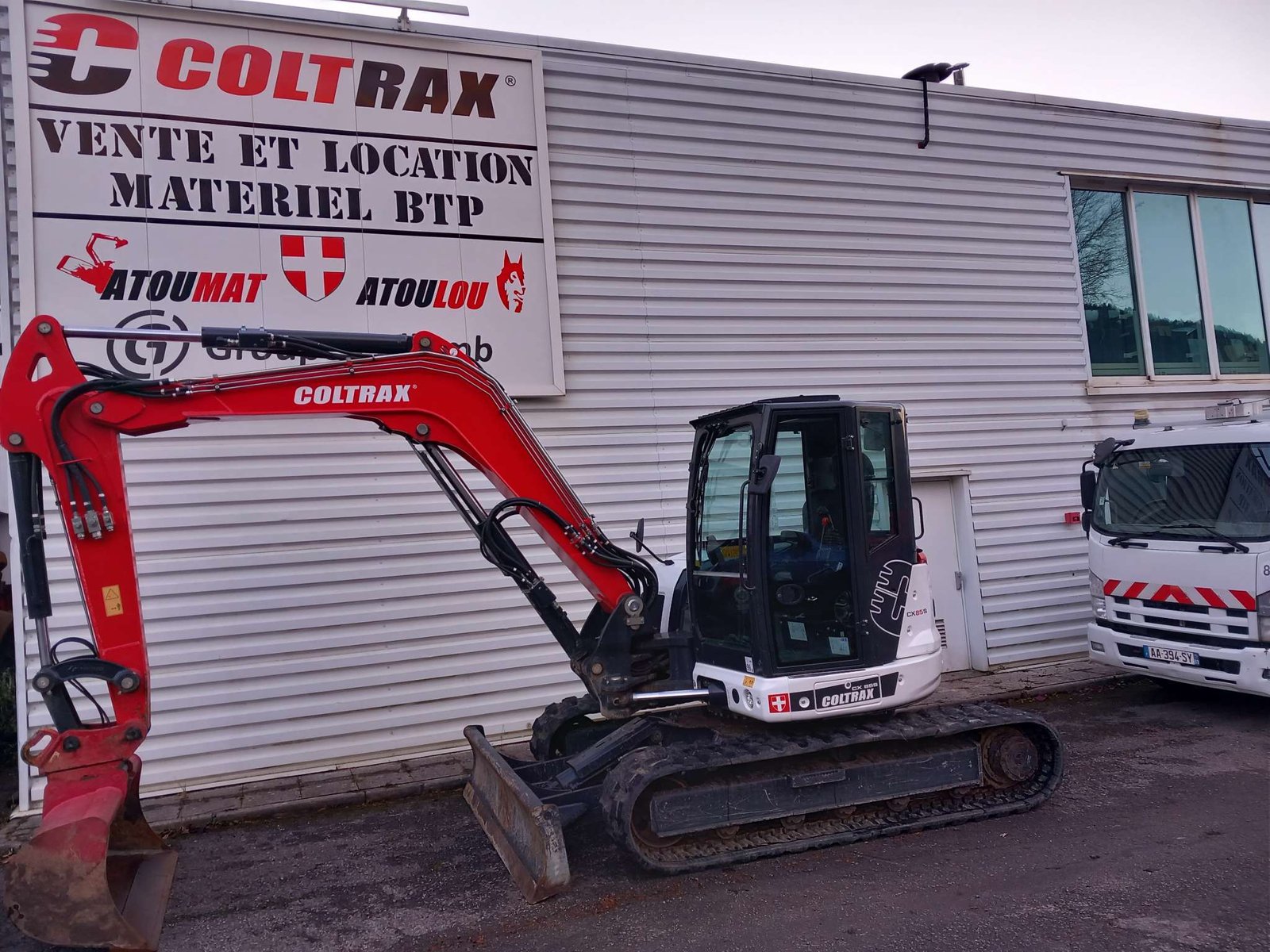 P1 Coltrax CX85S Mini pelle — 9 t, attache hydraulique Martin, 3 godets occasion – Image 1